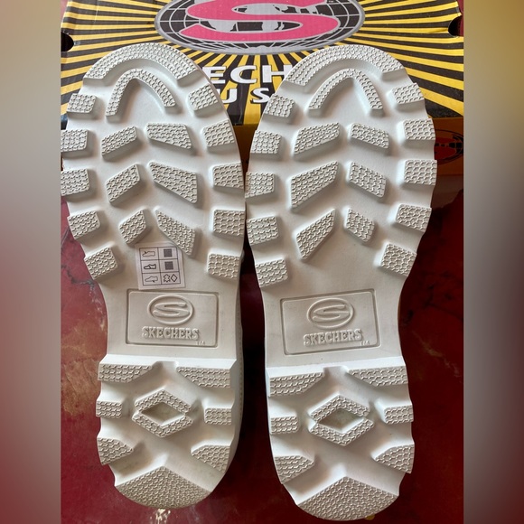 Skechers Roadies Low-Top Sneakers Yellow - Picture 10 of 15